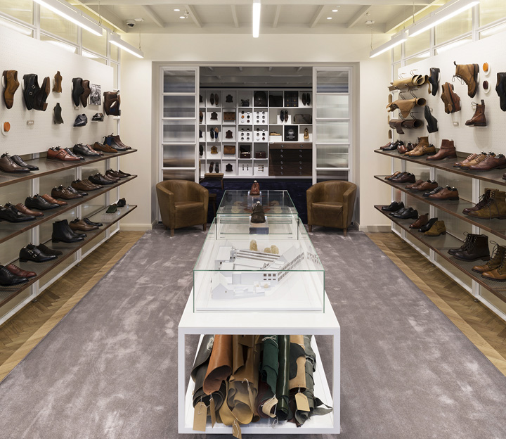 Красивый внутренний дизайн магазина обуви Joseph Cheaney в Лондоне