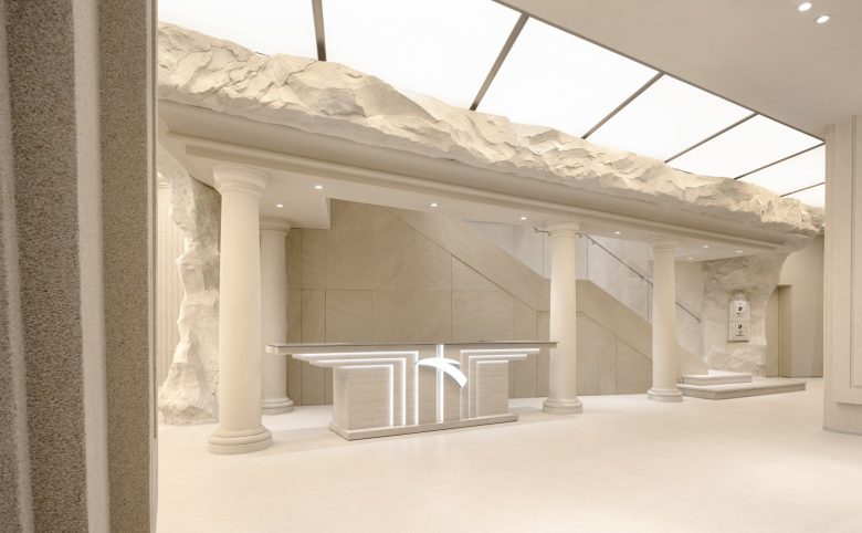 каменный стол-витрина ANTA Basketball Arena