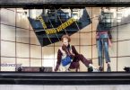 Креативное оформление витрин магазина в Лондоне – живой спектакль на улице
