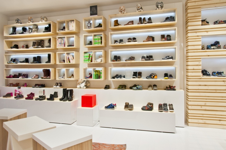 Восхитительный дизайн интерьера магазина детской обуви La Halle Kidshoes от Superbrand в Париже