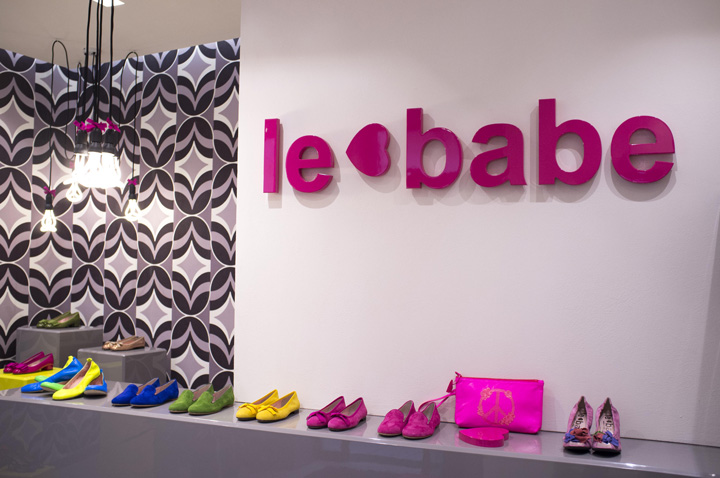 Le boutique. Цвета для минималистичного магазины одежды.