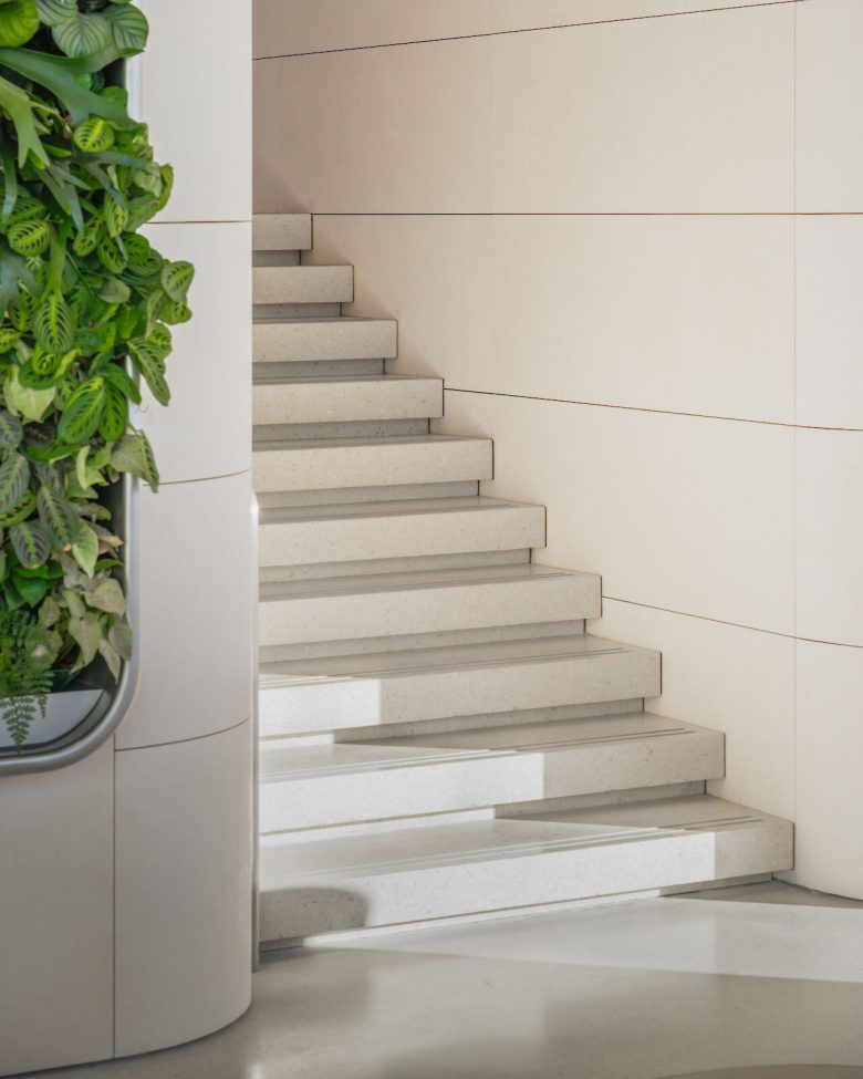 лестница Huawei Flagship Store