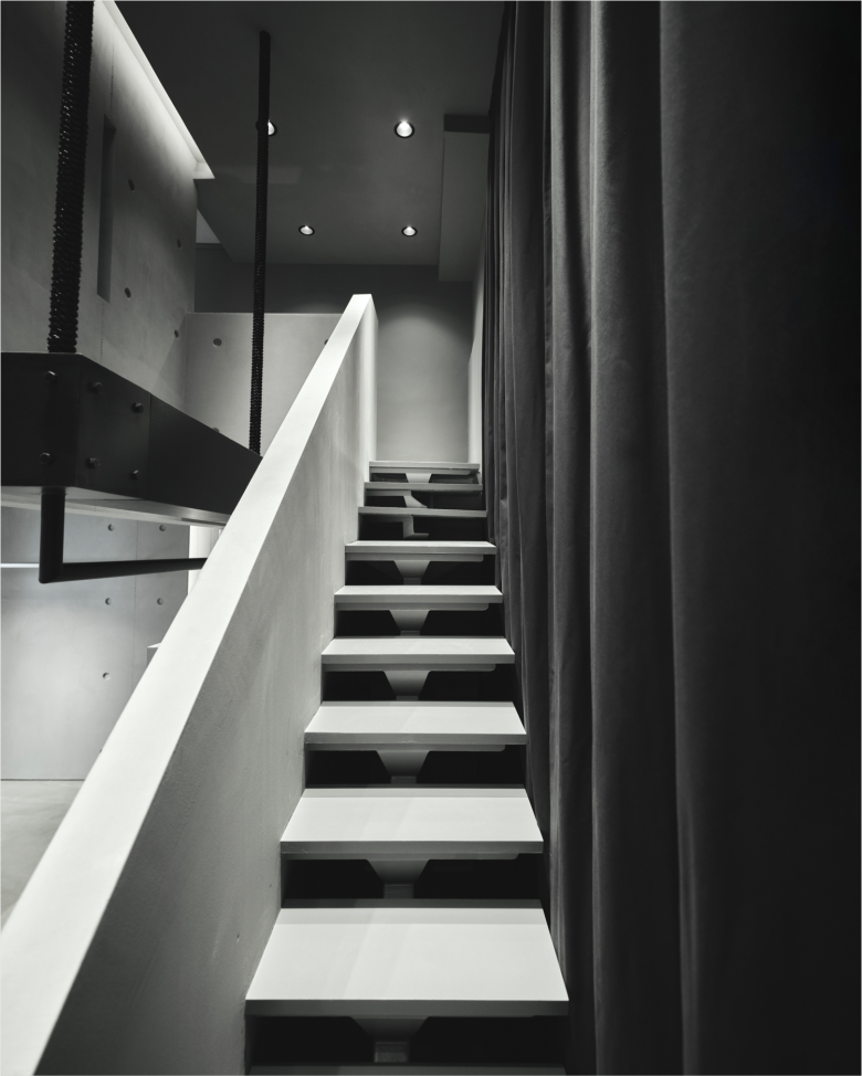 лестница в магазине Songzio