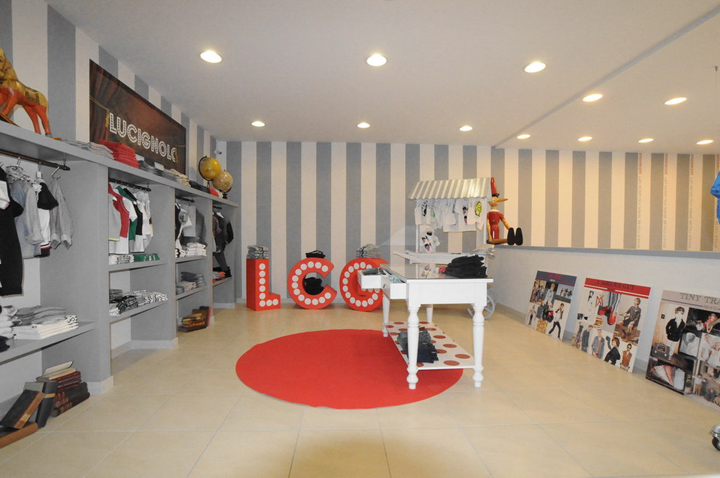 Головокружительный магазин детской одежды Lucignolo от Studio Zerozero в Италии