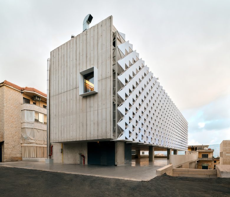 магазин Obeid Retail Complex с улицы сбоку