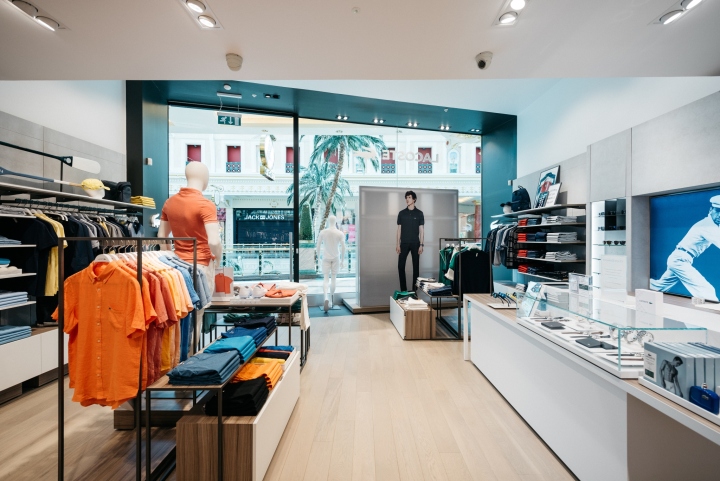 Дизайн интерьера магазина брендовой одежды и обуви Lacoste