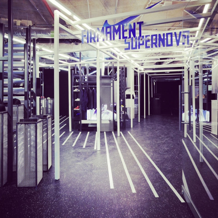Вывеска магазина одежды Supernova Concept в Берлине