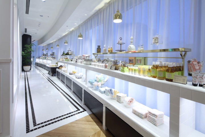Стильное оформление дизайна интерьера магазина Afternoon Tea LIVING ReMIX Store в Токио