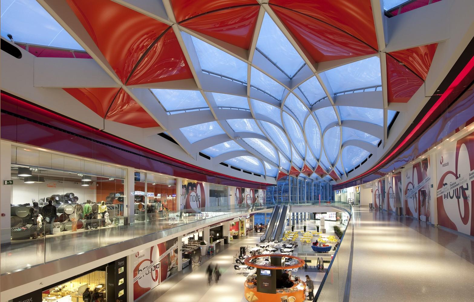 Уникальный фасад торгового центра MEDIACITE OF LIEDGE в Бельгии