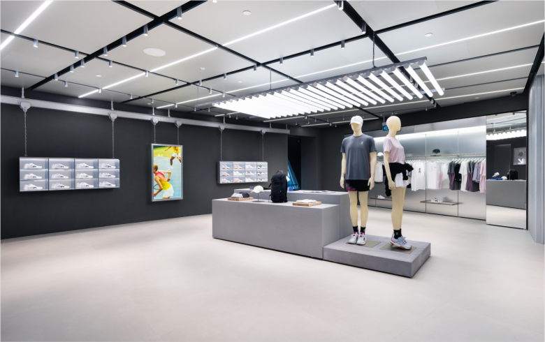 манекены с одеждой On store