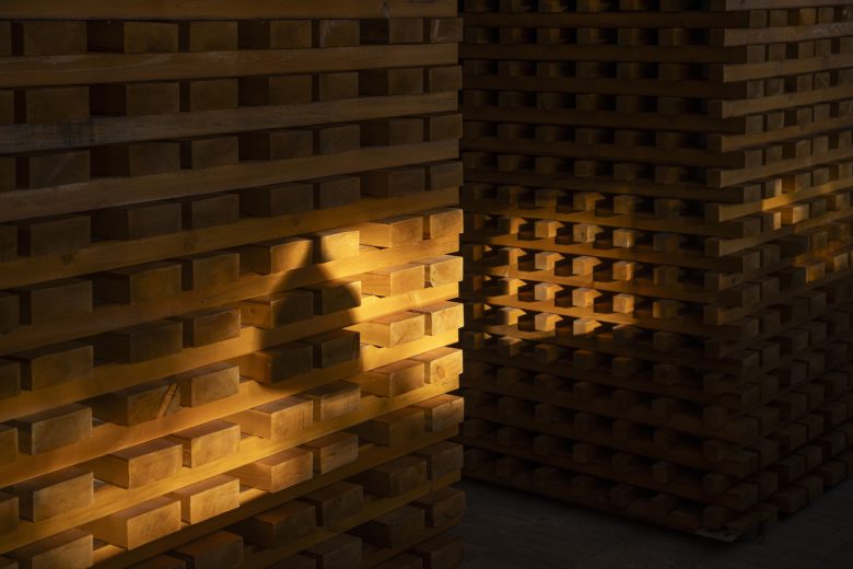 материал для изготовления стен courtyard house by Tumushi Architects