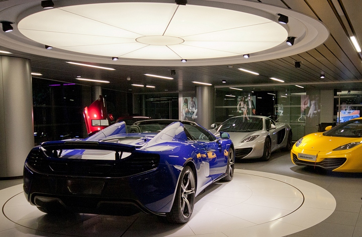 Автомобильный салон McLaren в Лондоне