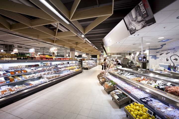 Современный супермаркет MenY в Норвегии