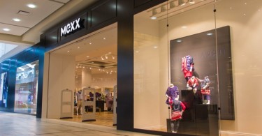 Внешний вид магазина одежды MEXX в Канаде