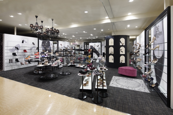Оформление магазинов: фешенебельный бутик женской обуви Mirada Royal в Киото