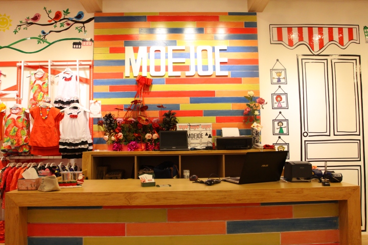 Чудесный дизайн интерьера для магазина детской одежды в Индонезии