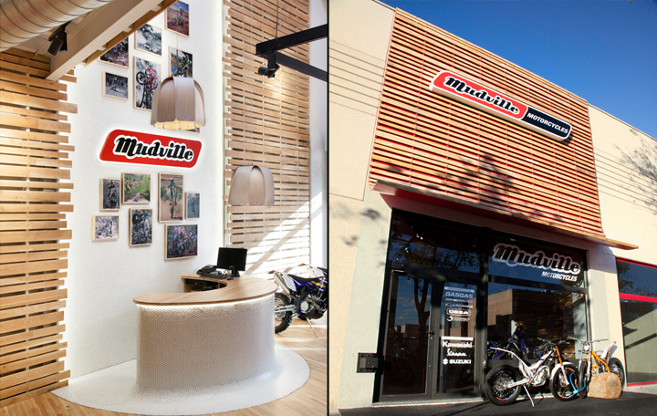 Витрина магазина мотоциклов и аксессуаров Mudville в Испании