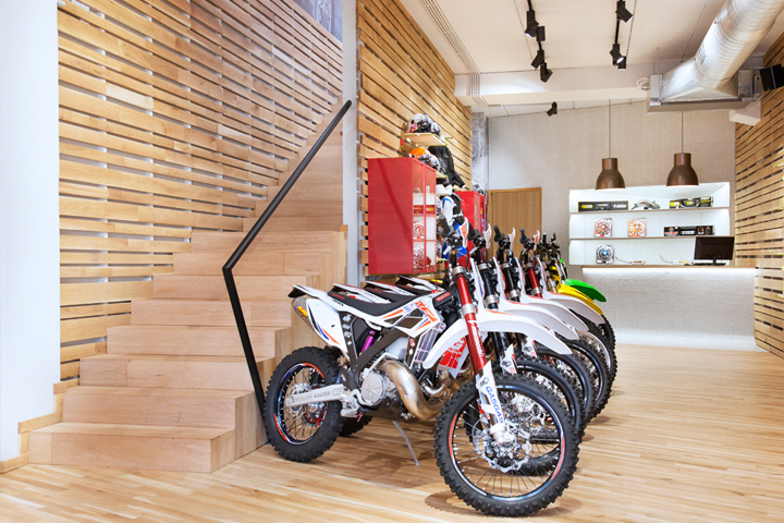 Мотоциклы в магазине Mudville, Испания