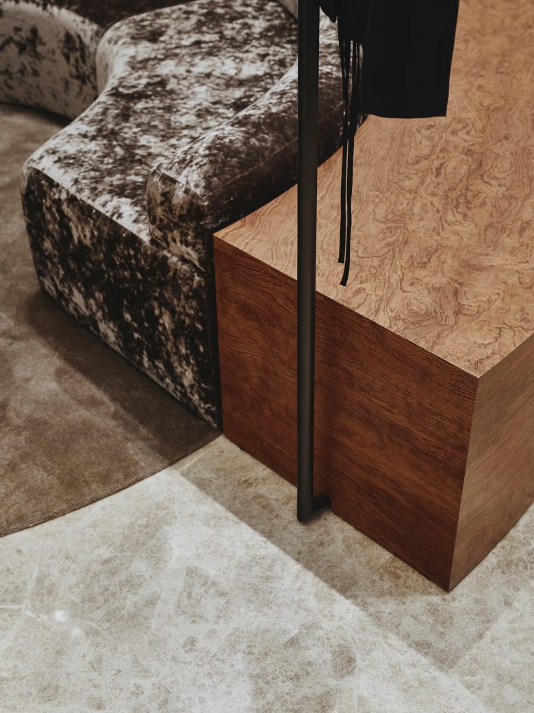 мягкий диванчик Corner “You wanna” in TC “Tsvetnoy”