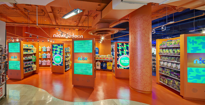 Красивый магазин цифровых игрушек Nickelodeon в Нью-Йорке