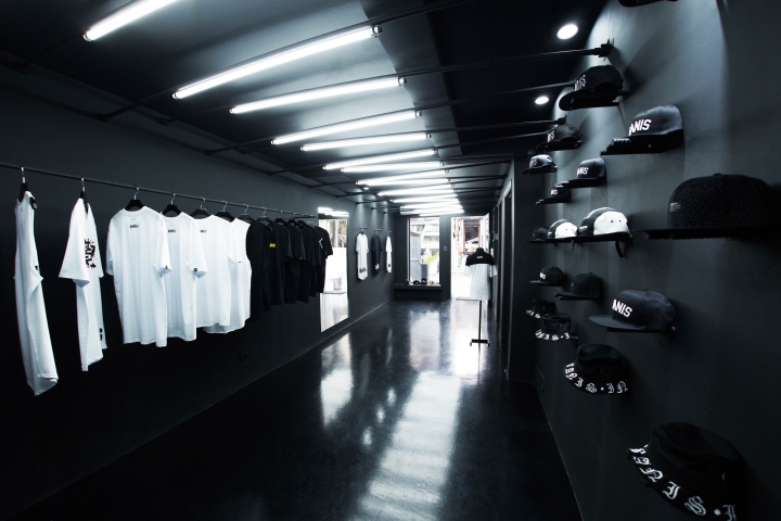 Оформление магазина мужской одежды Insanis в Сан Паоло, Бразилия. Фото 10