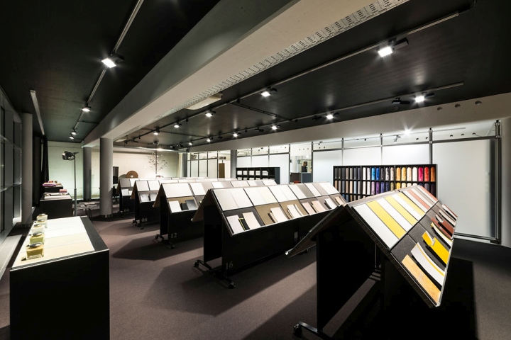 Оформление магазина офисной мебели в Австрии - выбирайте нужные цвета