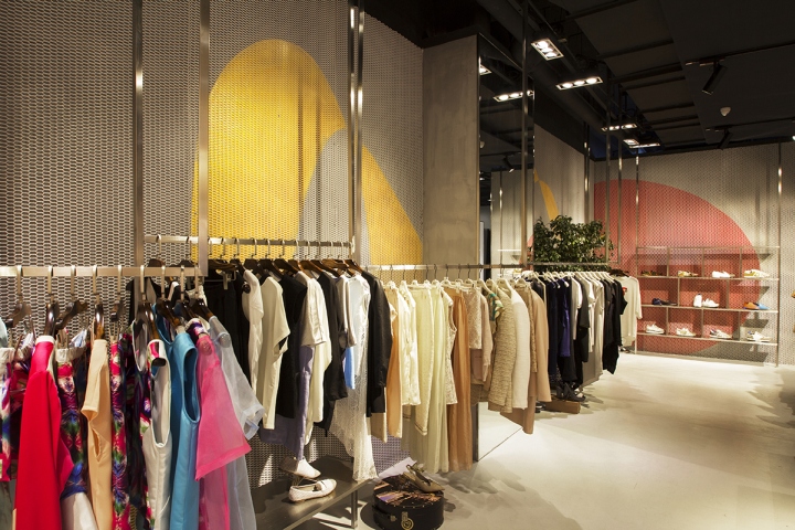 Красивый магазин модной одежды Ora Creation в Пекине