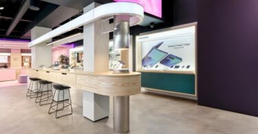 основной вид торговый зал THREE Ireland