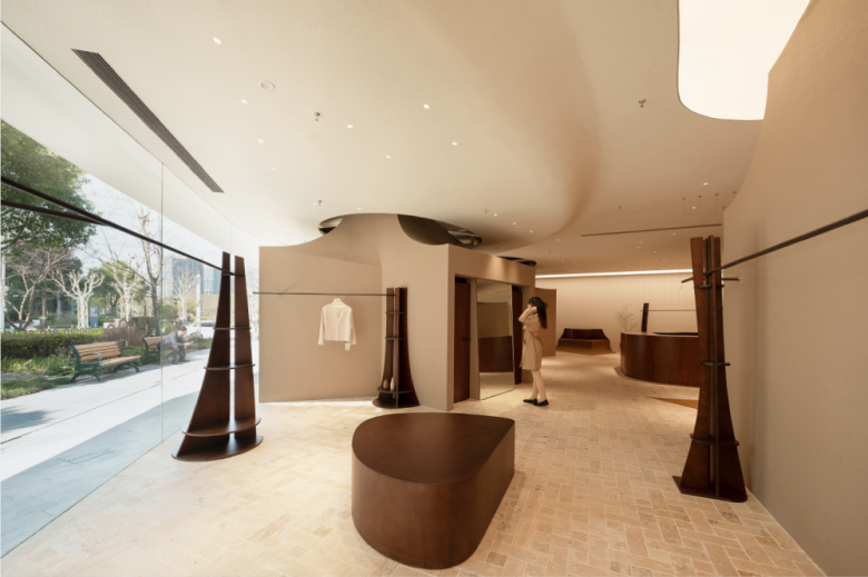 основной зал MOMO ERA