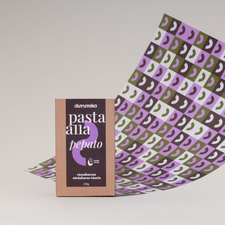 пачка пасты Durumka’s с листом бренда