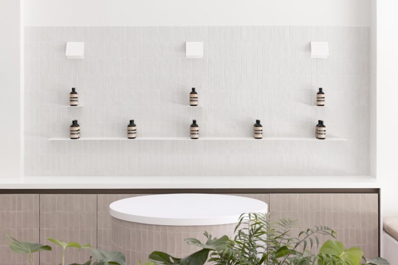 полки с баночками Vedalia Salon