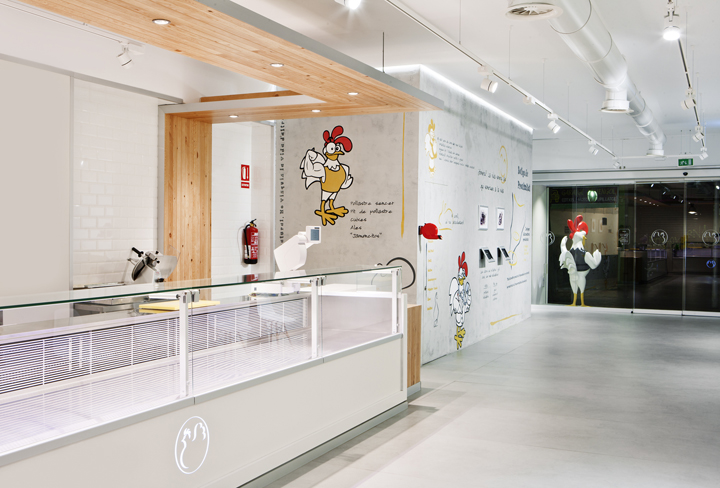 Замечательный дизайн интерьера продуктового магазина Pollos Planes в Испании