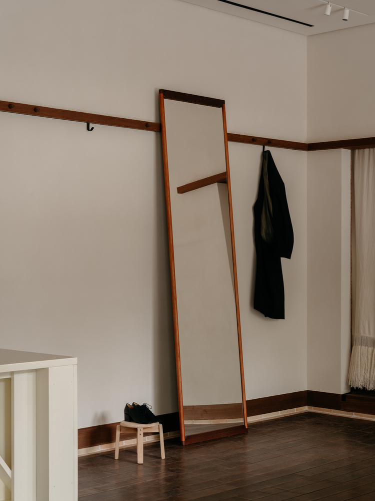 примерочная с зеркалом Lemaire boutique