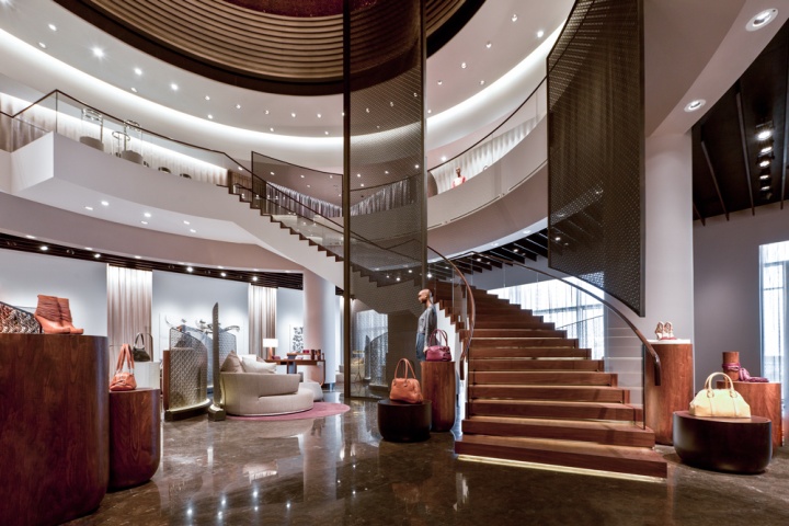 Роскошный дизайн интерьера магазина одежды Qela в Катаре
