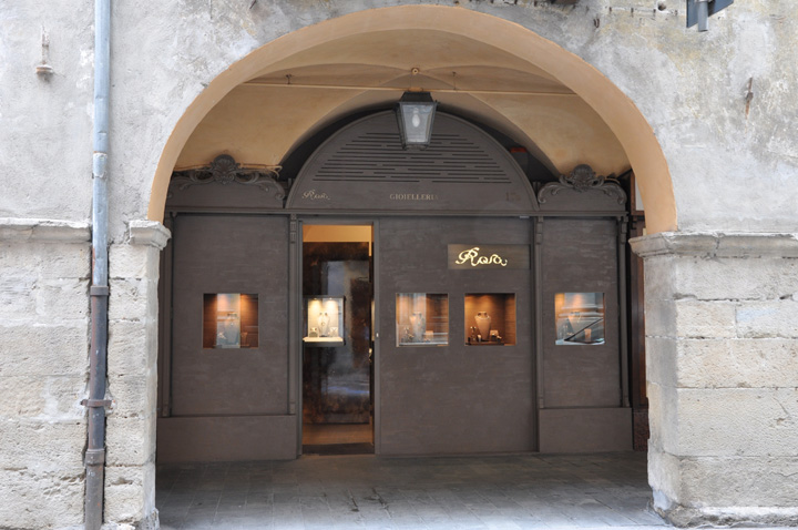Ювелирный магазин Rosa Jewellery в Италии