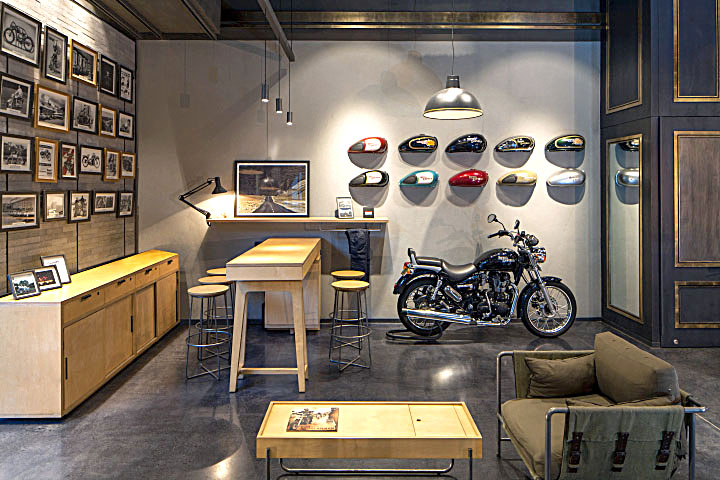 Дизайн интерьера магазина по продаже техники Royal Enfield в Дели