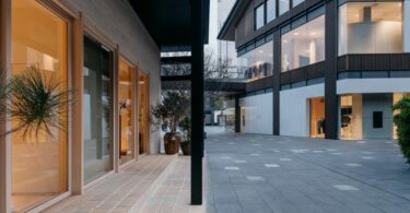 рядом стоящие здания с магазином Lemaire boutique