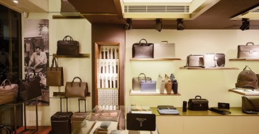 Оформление магазина женских сумок Serapian Milano
