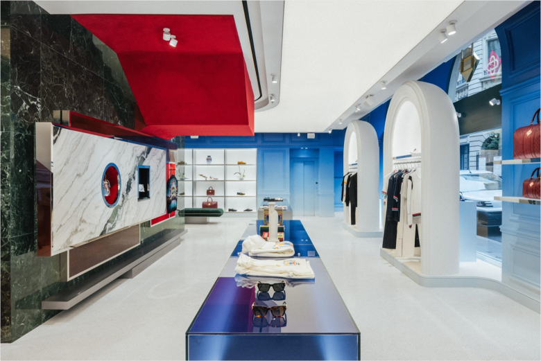 синий зал с одеждой и аксессуарами Casablanca store