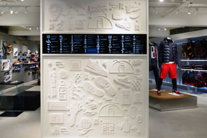 Сочетание белого и золотого в интерьере магазина Air Jordan: дизайн стен