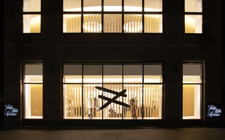 Современный дизайн магазина Saks от компании Found в Нью-Йорке: вид снаружи