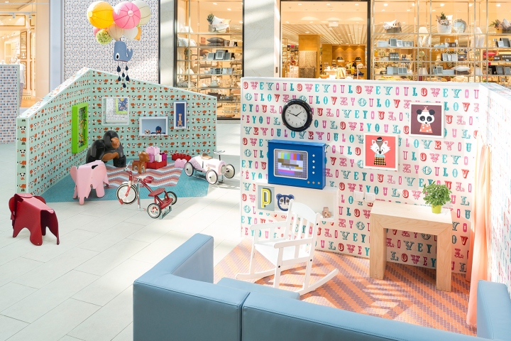 Яркий декор детской зоны в современном торговом центре