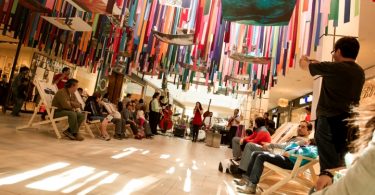 Mall Plaza: современный торговый центр в Чили с креативной зоной для джазовых выступлений