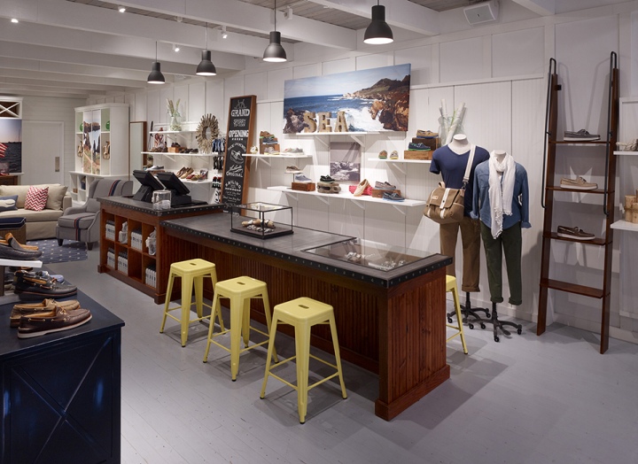Восхитительный дизайн проект магазина одежды и обуви Sperry Top-Sider в Массачусетсе
