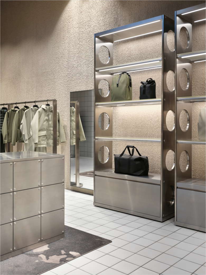 стеллажи с одеждой Rains Store