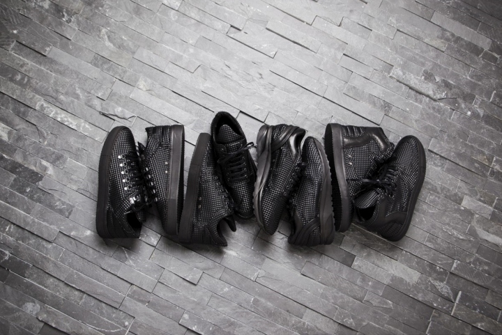 Современная коллекция чёрной обуви