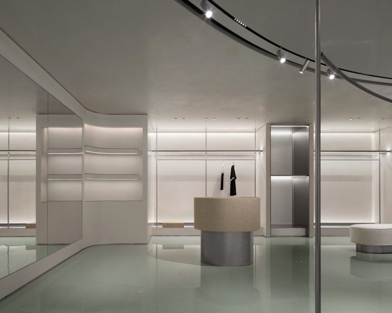 стены с зеркалами Mark&Lona Beijing Flagship