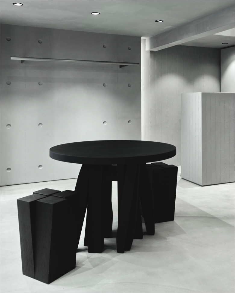 стол с фигурными табуретами Songzio