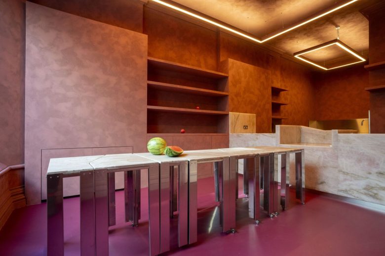 столы и стелажи Ibraaz Art Space