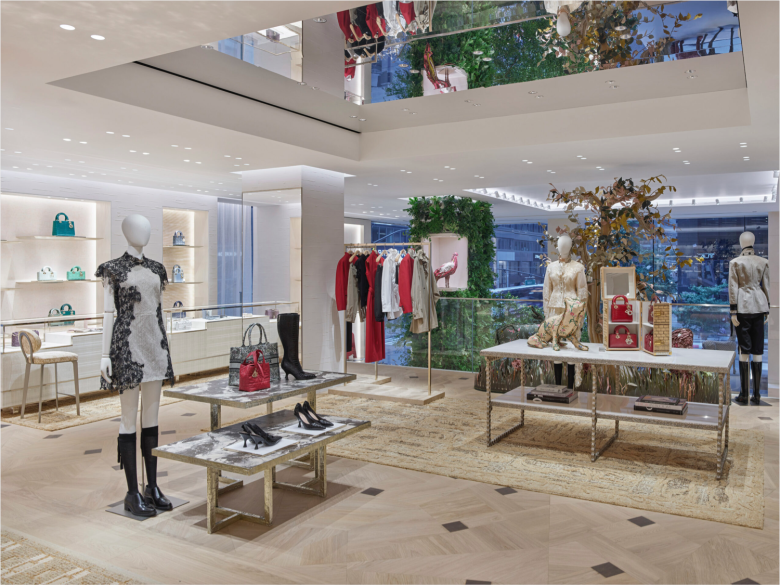 столы витрины Dior store